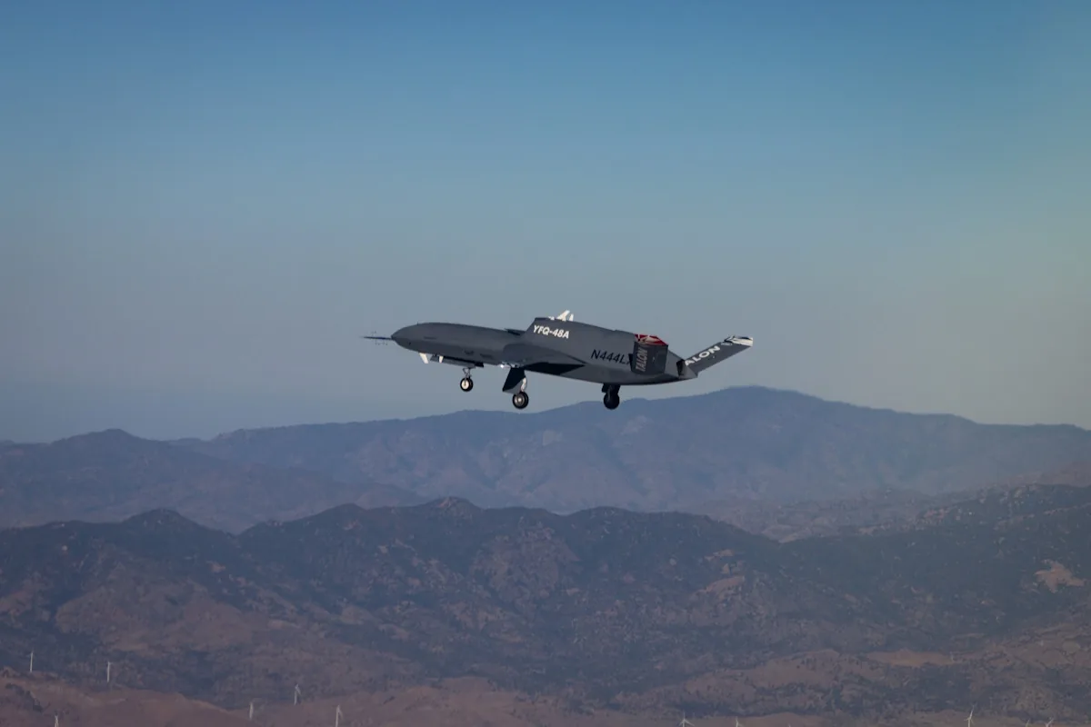 نخستین پرواز کاملاً خودکار جنگنده بدون سرنشین YFQ-48A Talon Blue انجام شد