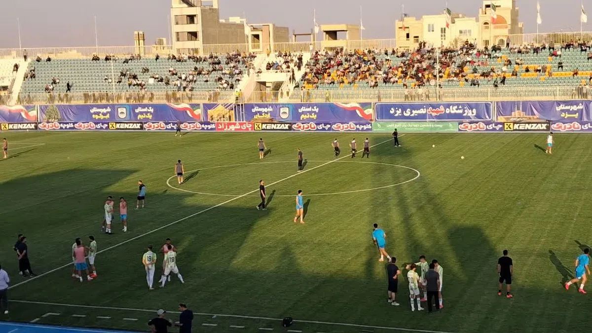 فیلم| لیگ برتر فوتبال؛ نظرات هواداران چادرملو و خیبر پیش از آغاز بازی