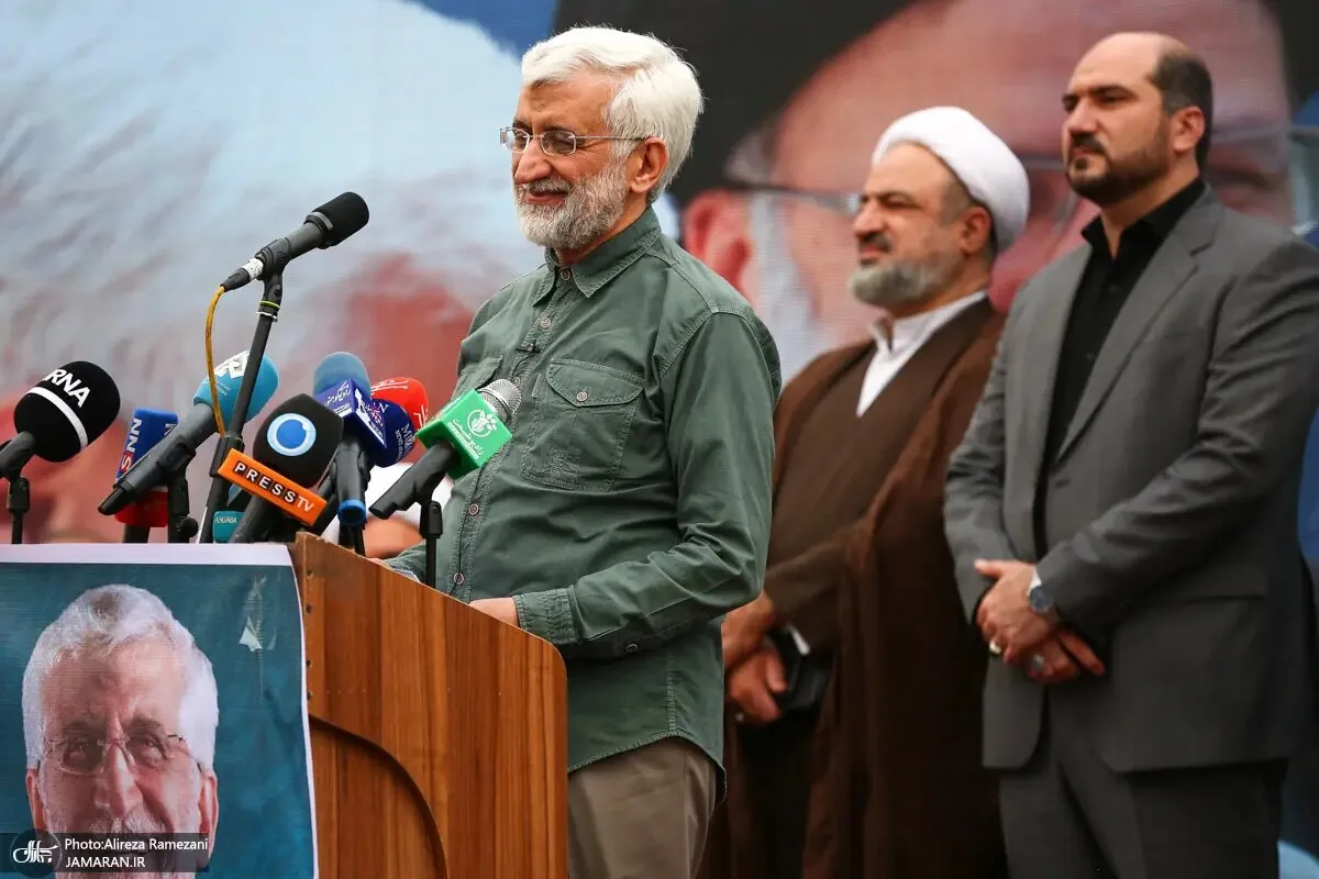 روزنامه آستان قدس: جلیلی موضع خود را روشن کند