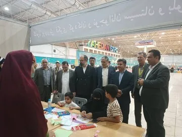کتاب‌خوانی با چاشنی مطالبه‌گری در نمایشگاه زاهدان/ از تخفیف ۳۰درصدی تا میز پاسخگویی مدیران