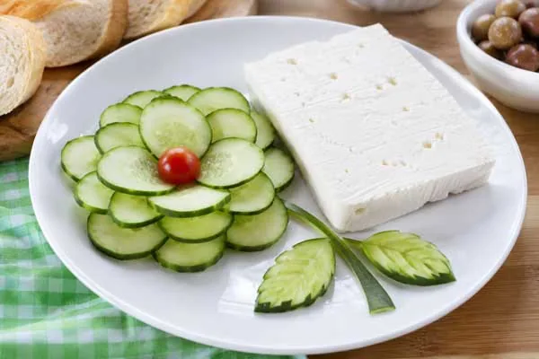 پنیر صبحانه با خیار ب شکل گل 