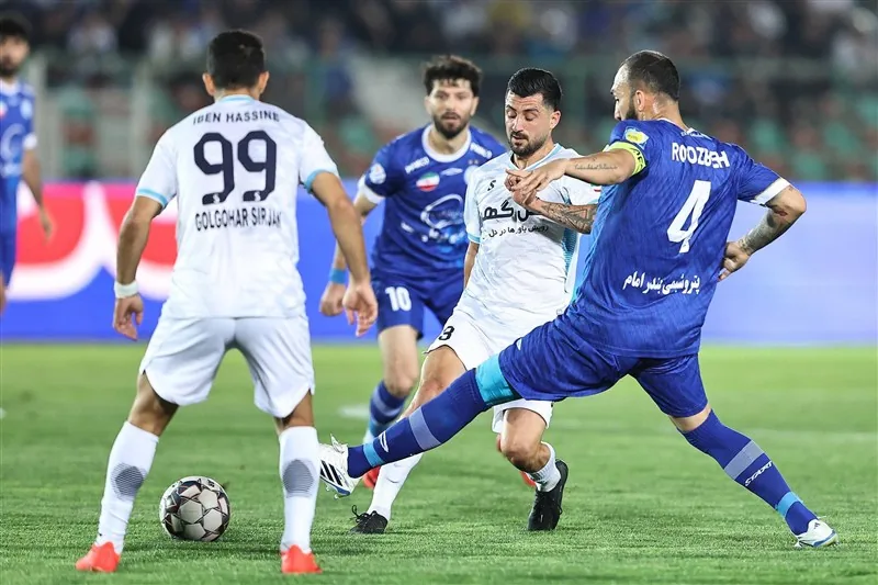 تساوی یک نیمهای استقلال و گلگهر