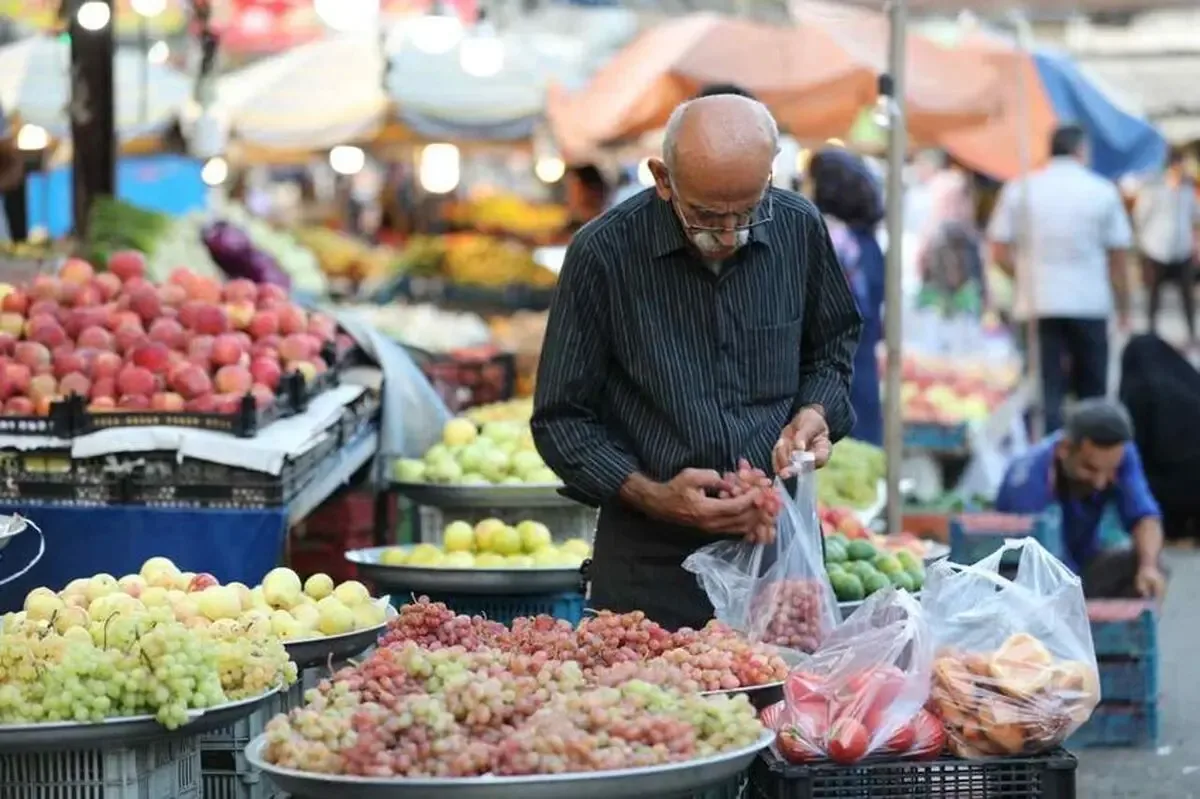 آقا، خانم، لطفا یک کیلو میوه؛ مهمان دارم/ میوه همچنان گران