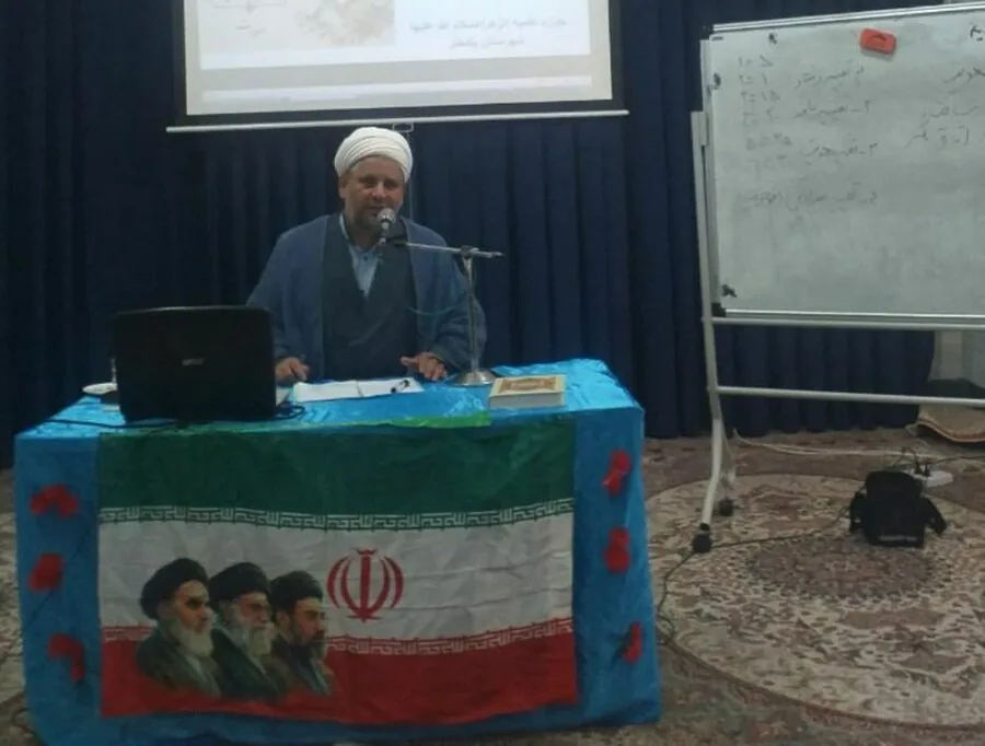 دشمن برای تغییر و ضربه به باطن از تغییر ظاهر شروع میکند
