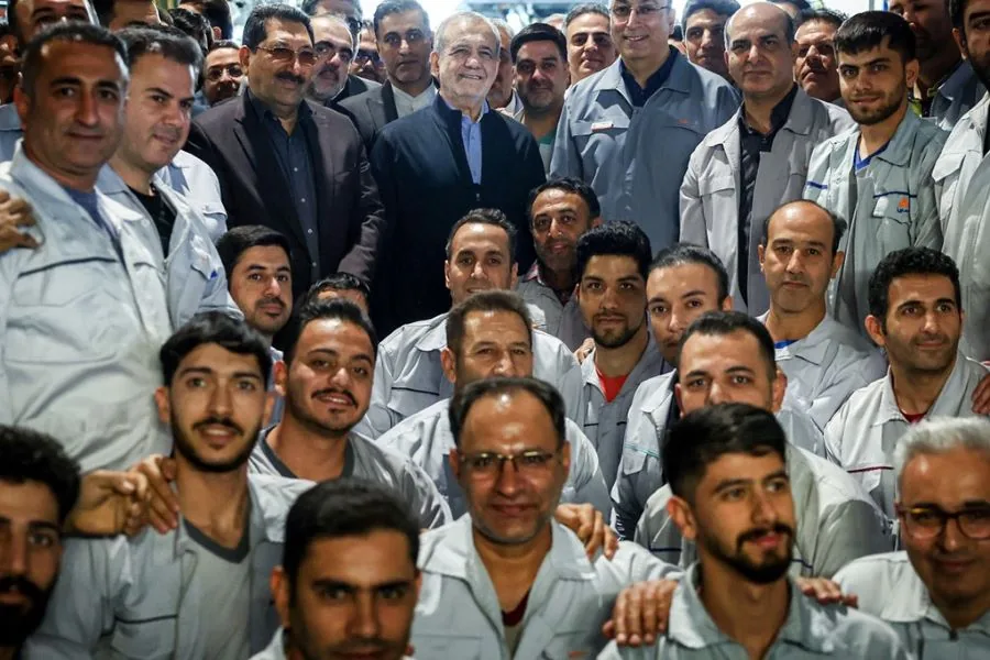 بازدید رئیسجمهور از خط تولید گروه خودروسازی سایپا