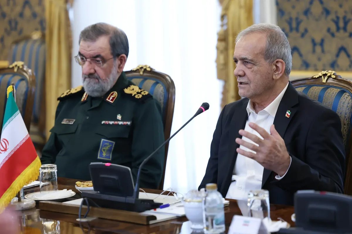پزشکیان در دیدار با مقامات ترکیه، پاکستان و عربستان: بهدنبال دستیابی به سلاح هستهای نیستیم و بهعنوان عضو NPT، خواهان ادامه فعالیتهای هستهای خود در چارچوب حقوق و تعهدات بینالمللی هستیم /حق بهرهمندی از فعالیتهای هستهای صلحآمیز را برای خود محفوظ میدانیم / طرح ادعای آمادگی برای مذاکره و گفتوگو، همزمان با حمله به ایران باعث افزایش بیاعتمادی در میان مسئولان و مردم شده