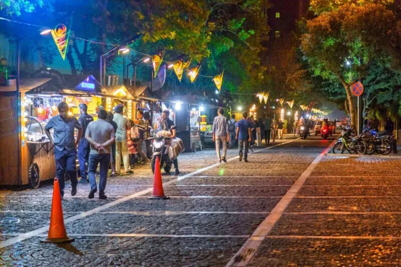«جوانان فقط میخواهند جایی باشند»/ پاسخ جامعهشناس به بحث دور دور پیادهها در تهران