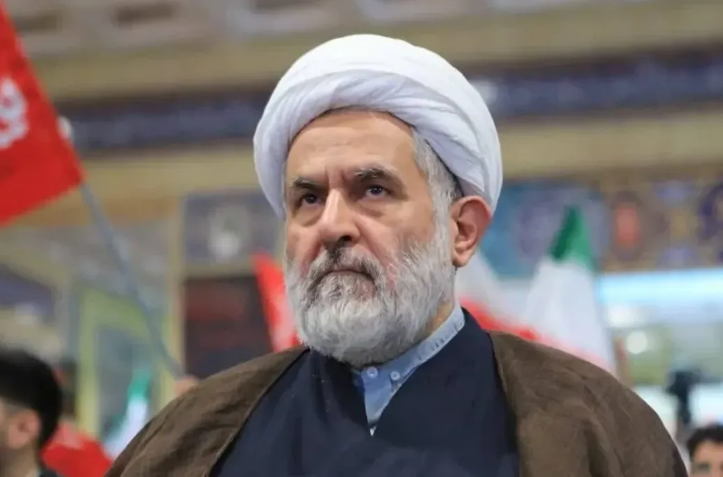 طائب، رئیس سازمان بسیج: برای کمک به دولت جلسات متعددی با رئیس جمهور داریم / در حوزههای مختلف در حال گفتوگو هستیم