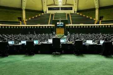 حمله یک نماینده مجلس به پزشکیان بابت روبوسی با کروبی/ از عملکرد مجلس در دو سال اخیر رضایت نداریم