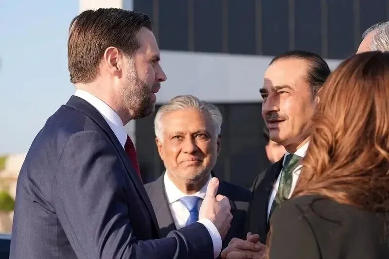 سخنگوی وزارت خارجه پاکستان: مسئله خروج مواد هستهای از ایران مرتبط با تهران و واشنگتن است؛ آنچه در سهم پاکستان قرار دارد، حمایت از دیپلماسی و پیشبرد میانجی گری است / در تماس نزدیک با ایران و آمریکا و خواستار خویشتنداری هستیم