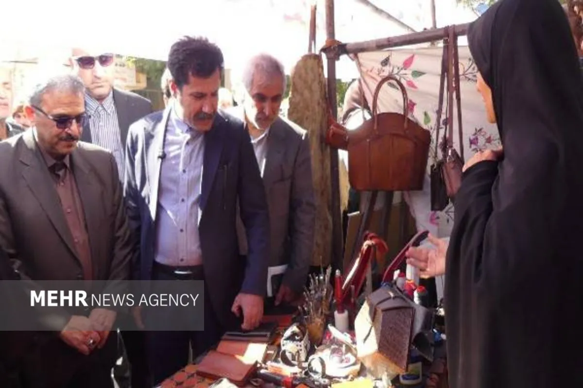 معاون رئیسجمهور از دهکده نساجی سنتی رویین اسفراین بازدید کرد