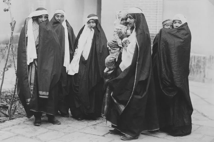 زنان کوچه و خیابان دوران قاجار هم زیبا بودند؟ | ببیینید