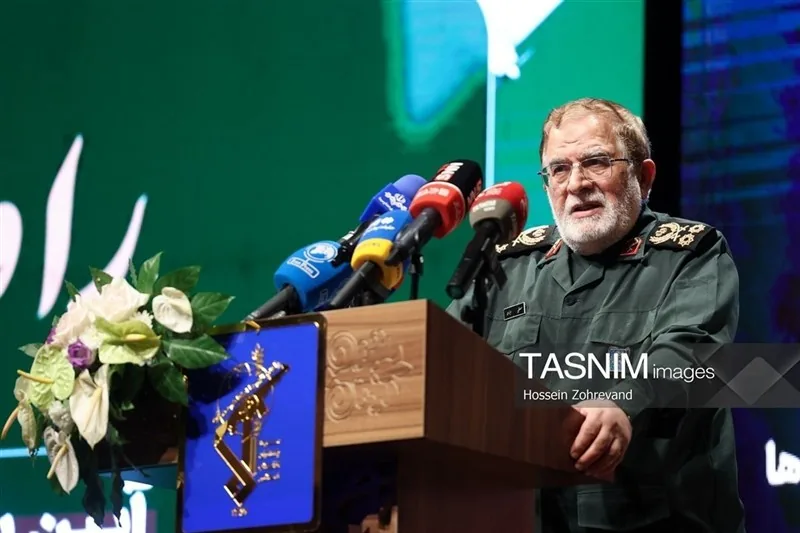 سرلشکر ایزدی: سپاه و ارتش آماده دفاع از تنگه هرمز هستند