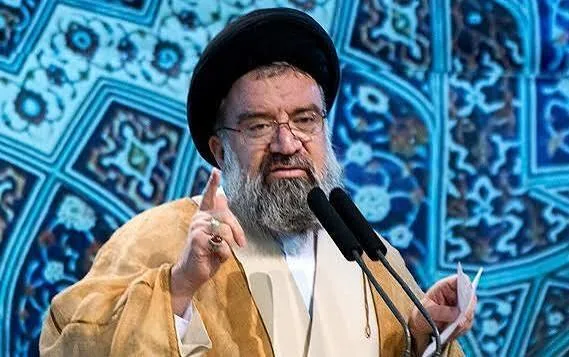 پاسخ احمد خاتمی به کرباسچی: رزمندهای که سه کشتی تنگه هرمز را زد، برای تامین امنیت شما بود/سال آینده از نظر اقتصادی، سال درخشانی برای ملت ایران خواهد بود
