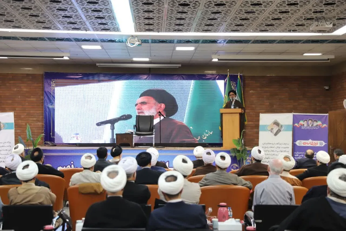 روحانیون و طلاب در تقویت انسجام اجتماعی و حفظ آرامش عمومی نقشآفرینی کنند