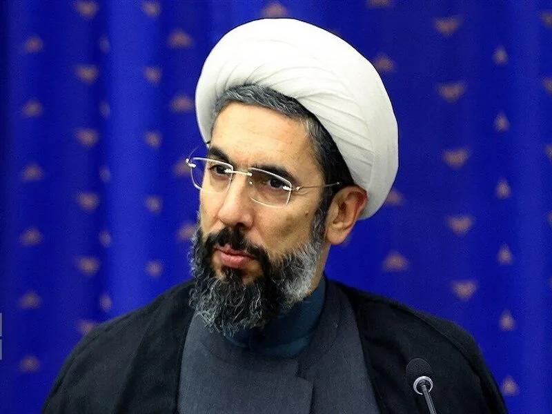 خروجی دانشگاه ها باید انسان های مومن، توانمند و باسواد باشد