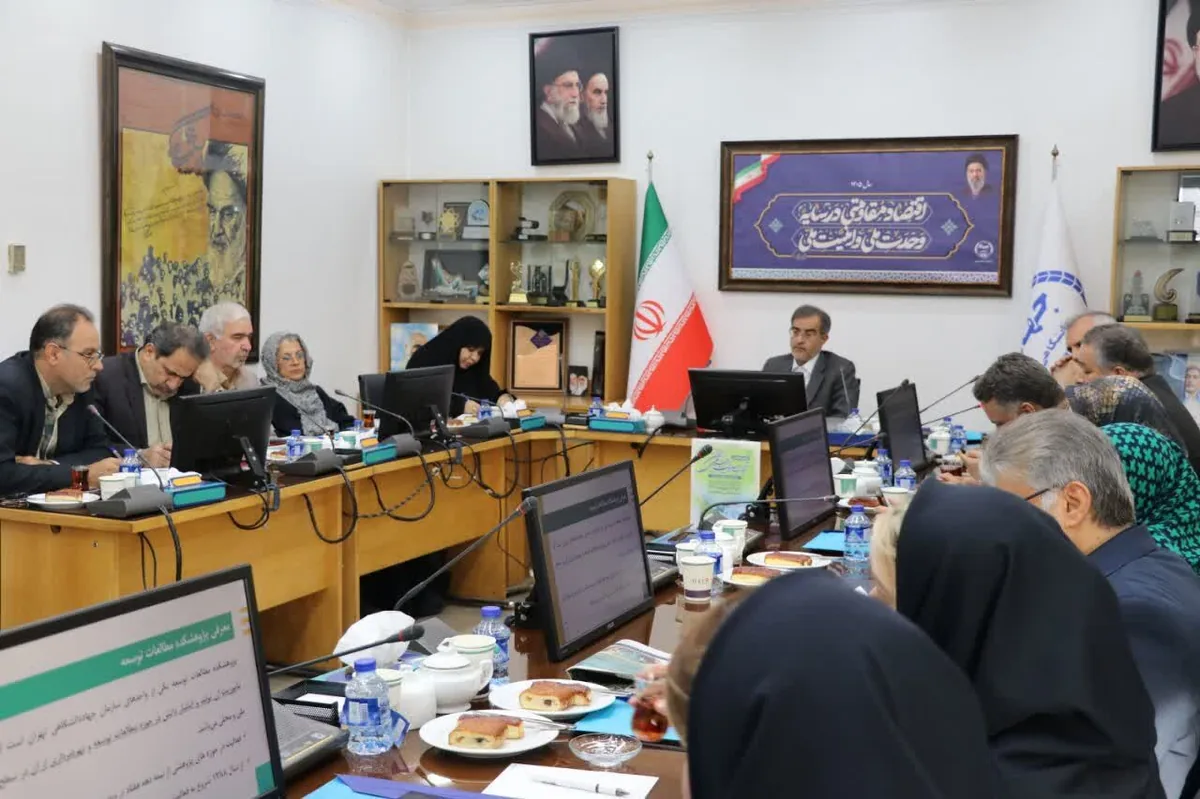 نقش دانشگاهیان در آسیبشناسی مسئولیت اجتماعی با نقش ترویجی و تقویتکنندگی علمی