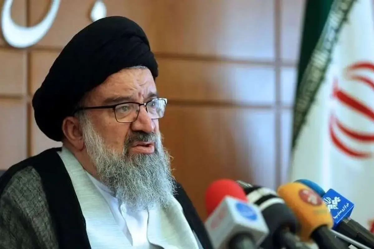 احمد خاتمی، امام جمعه تهران: رزمندهای که کشتی را در تنگه هرمز زد، برای تامین امنیت شما بود؛ چرا نیش میزنید؟