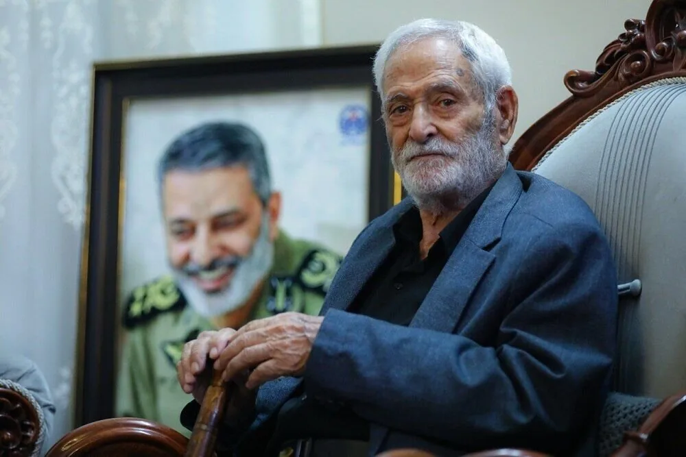 بزرگداشت پدر شهید سپهبد موسوی در قم/ پدران و مادران شهدا در اجر شهادت فرزندانشان شریکاند