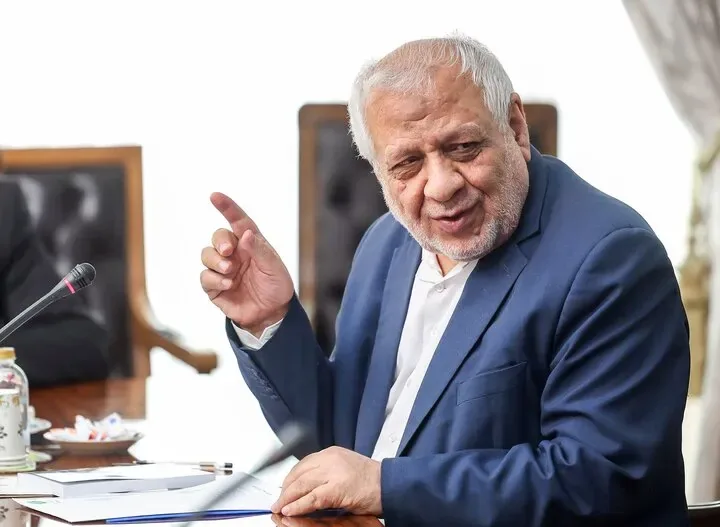 بادامچیان: هر چند تلاشهایی برای ایجاد اختلاف در تجمعات شبانه صورت گرفته، اما باز هم تعداد زیادی از زنان کم حجاب هر شب در آنها شرکت میکنند