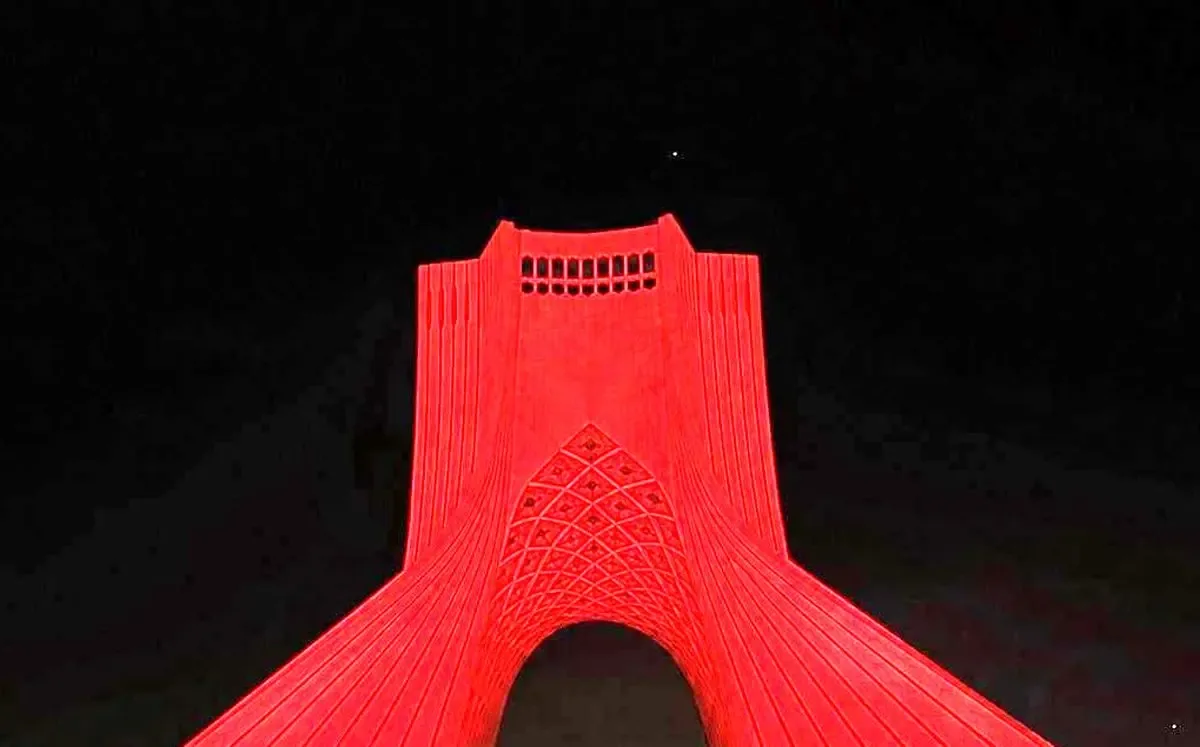 برج آزادی سرخپوش شد