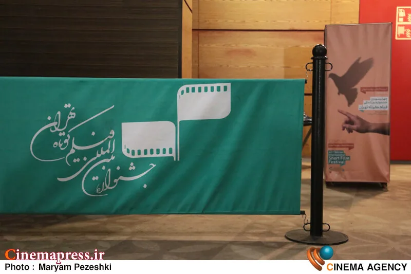 از فقدان حداقلی «نمادهای هویتی» پرچم ایران و شهدا و فرصت سوزی «اکران افتتاحیه» تا حضور پرشمار و هنجارشکن «پوششهای عریان» در سالنهای نمایش!