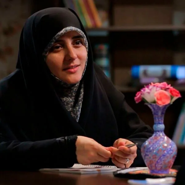 اولین پیام تصویری زینب ابوطالبی (مجری تلویزیون) بعد از ادعای خروج او از کشور