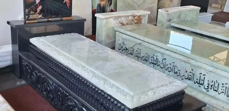 قیمت سنگ قبر در سال 1405؛ مقایسه جنس سنگ و هزینه نهایی سفارش