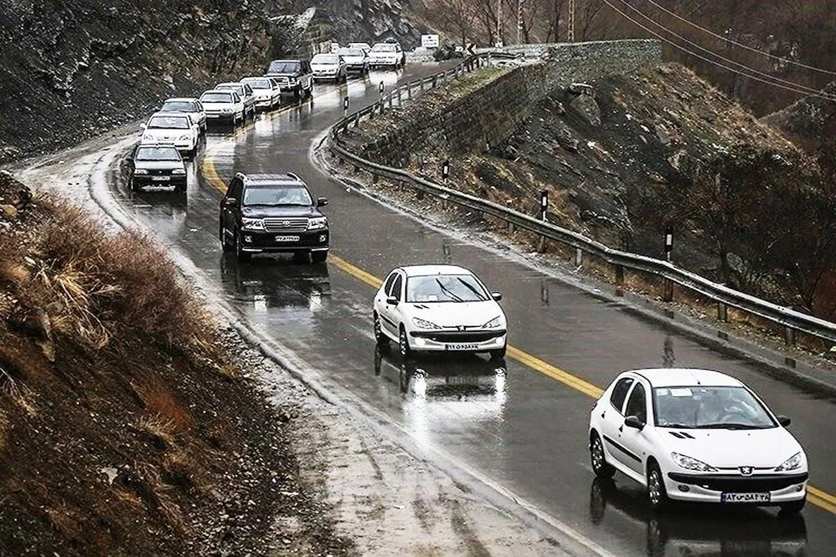 بارش باران در جادههای ۵ استان کشور | ترافیک سنگین در ۴ محور منتهی به تهران