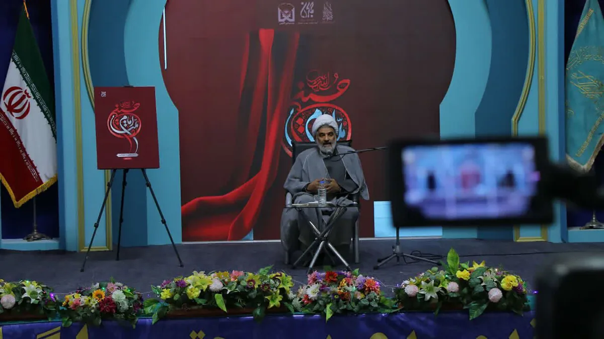 ملت امام حسینی ایران از آرمانها عقبنشینی نمیکند