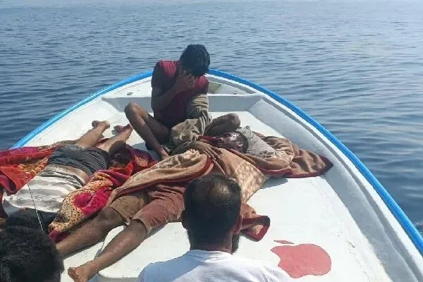 بیمارستان میناب: حال عمومی مجروحان حمله پهپادی امروز به یک فروند لنج صیادی در سیریک خوب است / یکی از مجروحان ترکش به ناحیه سینه و شکم او برخورد کرده