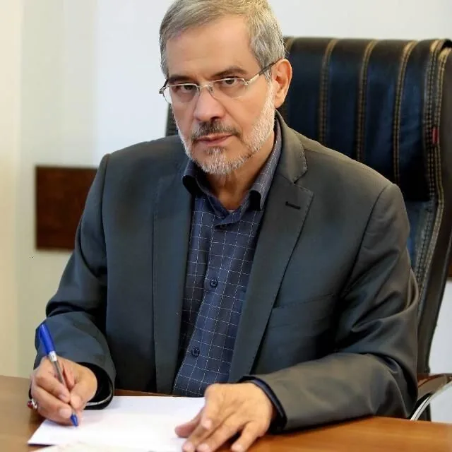 از دو ماه مهلت تا سه دهه ایستادگی؛ پرچمی که بر زمین نمیماند