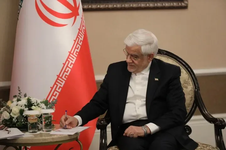 عارف: سرمایهگذاری بر جوانان، مسیر فتح قلههای جهانی است
