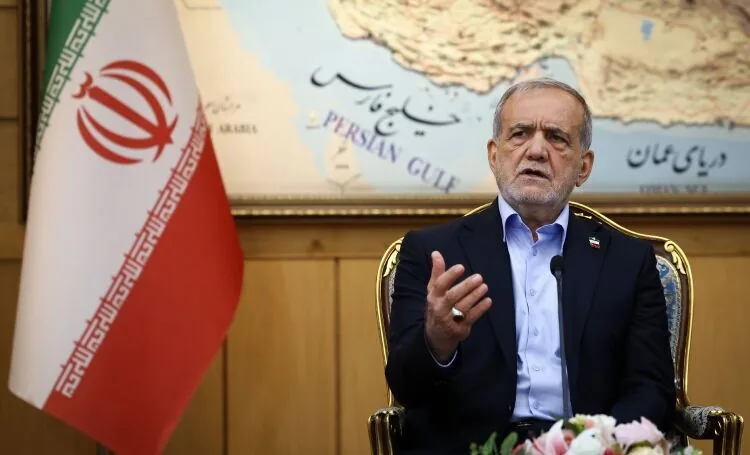 پزشکیان: باید آنقدر قوی باشیم که کسی جرأت نکند به خاک و هویت ما طمع کند