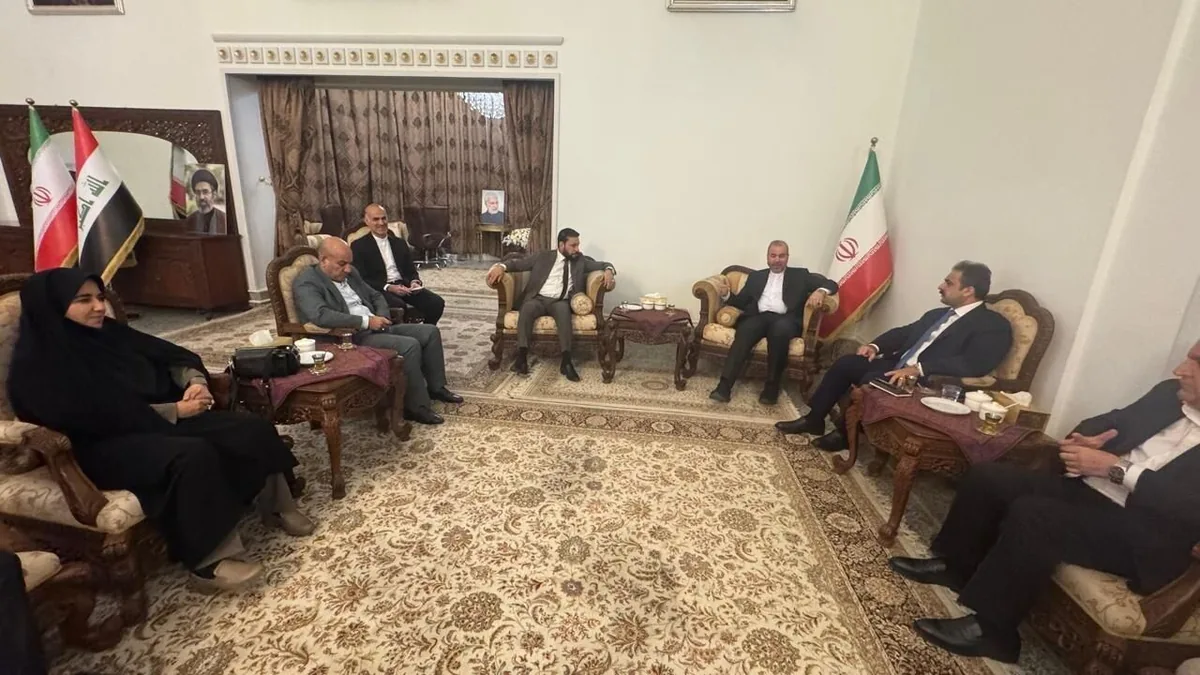 دیدار رئیس سازمان گذرگاههای مرزی عراق و استانداران سه استان مرزی با سفیر ایران در بغداد