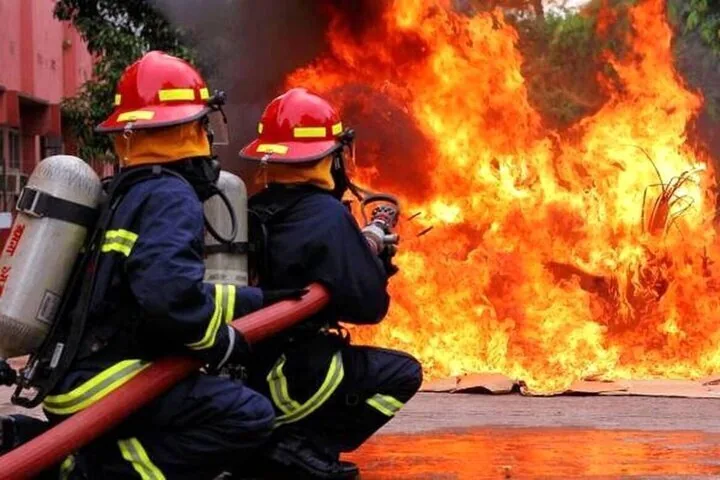 آتشسوزی در یک واحد صنعتی در فردیس/ ۵ نفر مصدوم شدند