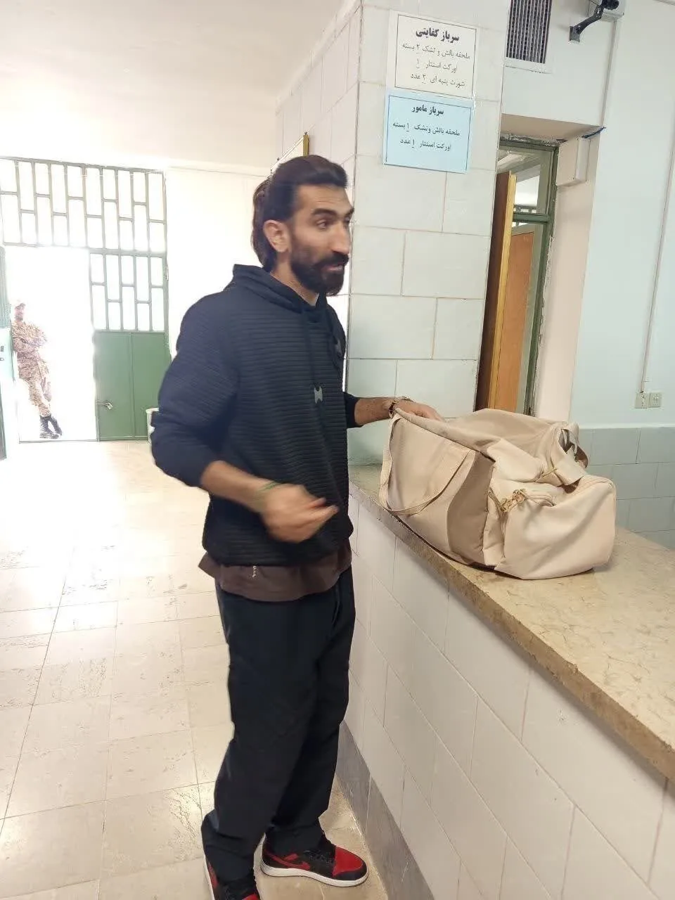اولین تصویر از علیرضا بیرانوند هنگام ورود به پادگان