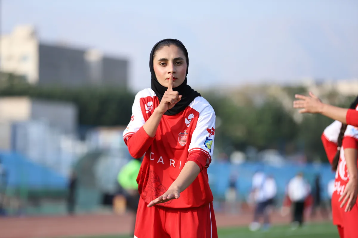 سمیه اسماعیلی، گلزن دربی تاریخی زنان: به این دلیل به استقلالی ها هیس نشان دادم؛ از شهر دور افتاده با محدودیتهای بسیار آمدم و در دربی گل زدم