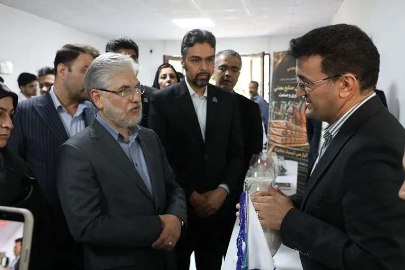 وزیر علوم از پارک علم و فناوری کرمان بازدید کرد