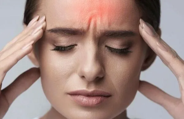 میگرن چیست؟ علائم، علت بروز آن