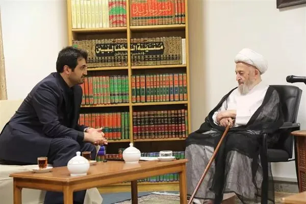 آیت الله سبحانی: باید برای رونق کسبوکارها تلاش شود
