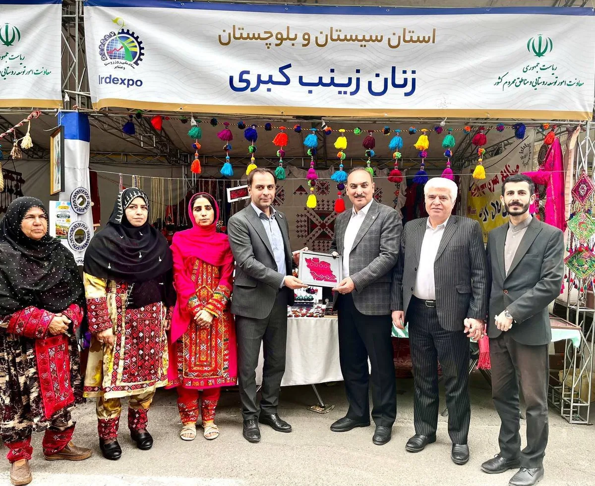 بازدید فرهاد شهرکی از غرفههای سیستان و بلوچستان در نمایشگاه توانمندیهای روستایی و عشایری