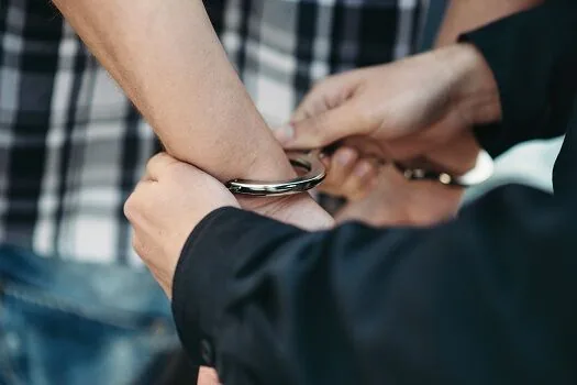 دختر گمشده با دست و پای بسته در زیرزمین ویلای اجارهای پیدا شد؛ عشق اینترنتی بهانه پسر حیلهگر برای نقشه میلیاردی بود