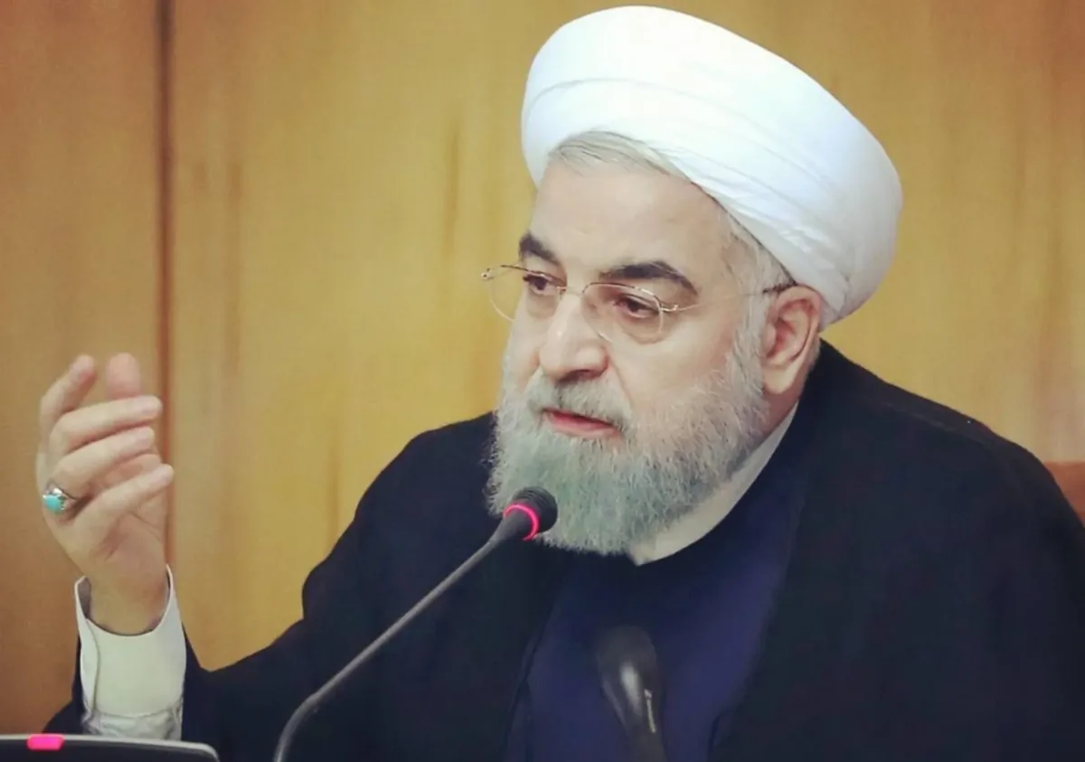 روایت حسن روحانی از تیم مشورتی رهبر شهید پس از انتخاب ایشان از سوی خبرگان: اسامی را با هم مرور کردیم که حدود ده نفر شدند/ آقایان خاتمی، کروبی، مهندس موسوی، عبدالله نوری، ناطق، حجازی، ولایتی، باهنر و بنده بودیم/ درباره عنوان «رهبر جمهوری اسلامی» یا «رهبر انقلاب اسلامی» رایگیری شد