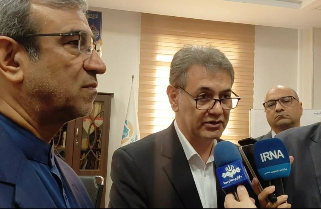 مدیر عامل بیمه سلامت: پرداخت مطالبات داروخانهداران از طریق سهام در حال پیگیری است