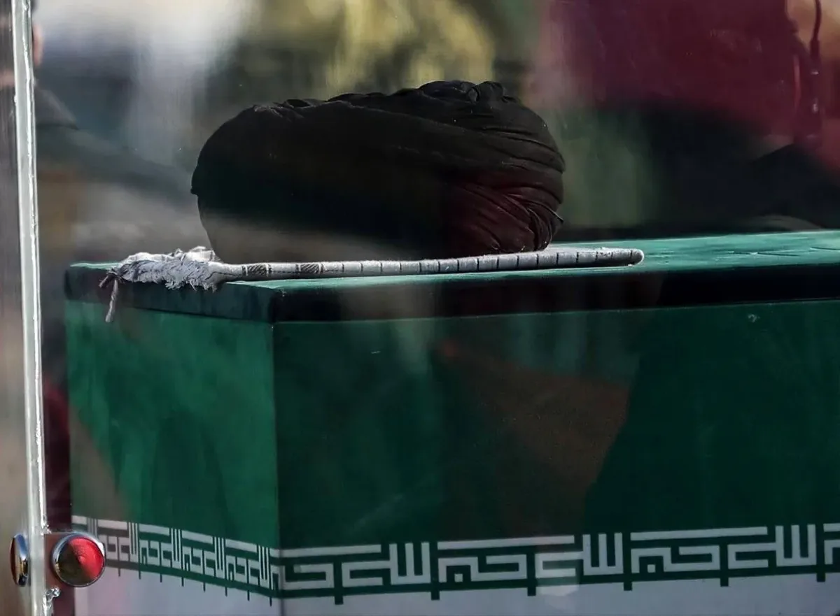استاندار خراسان رضوی: در صورت رسیدن پیکرها در روز چهارشنبه از عراق، مراسم تشییع رهبر شهید ساعت ۶ صبح در خیابان امام رضا (ع) آغاز میشود/ مراسم طواف و تدفین در غروب پنجشنبه انجام میشود/ درهای رواقها و بخش مرکزی حرم در حد بسیار محدودی، هنگام تدفین بسته میشود
