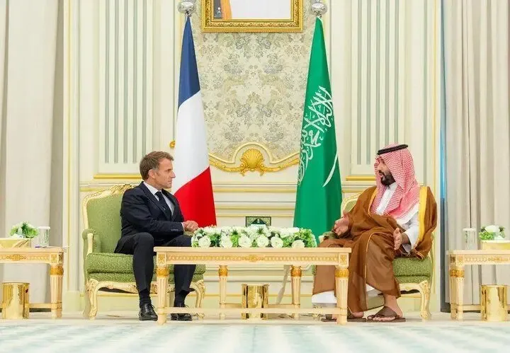 رایزنی بن سلمان و مکرون در ریاض دریاره تحولات منطقهای و بینالمللی