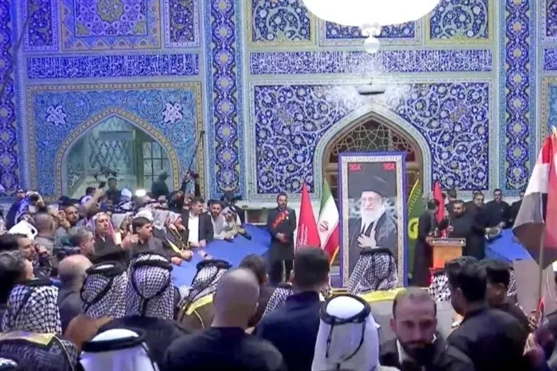 «لبیک یا خامنهای» در دارالذکر؛ عهد دوباره عراقیها در حرم امام رضا(ع)