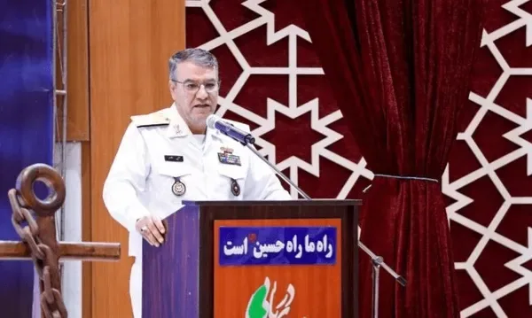 در همان روز نخست جنگ ۴۰ روزه، با موشک کروز راهبردی ناو آبراهام لینکلن را هدف قرار دادیم؛ بعدها گفته شد که این ناو دچار حریق شده، اما در تصاویر آثار پارگی بدنه و تغییر شکل سازه مشاهده میشد که نشان دهنده اصابت موشک بود/ در برخی عملیاتها فاصله ما با نیروهای آمریکایی گاهی به کمتر از ۵۰ متر میرسد/ آمریکا قصد داشت بخشی از یک استان را جدا کند و تحویل گروههای مورد حمایت خود دهد، ولی ما مانع شدیم