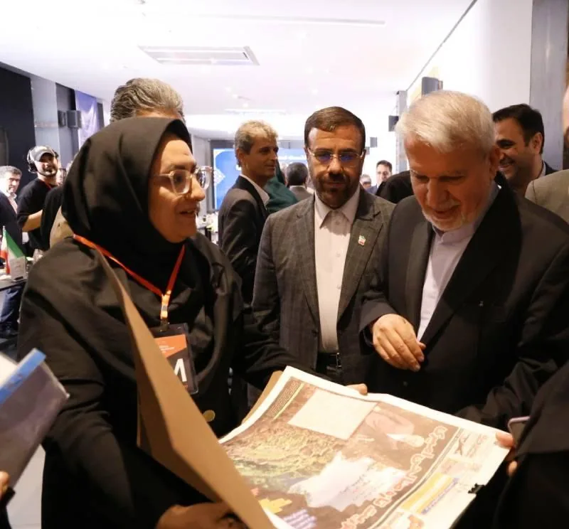 تقدیر وزیر میراث فرهنگی از روزنامه «توریسم» در همایش سرمایهگذاری «مهر شیراز»